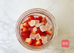 Illustration of making homemade strawberry wine 7