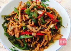 Illustration of how to stir-fry shredded pork with pepper and pickled mustard 18