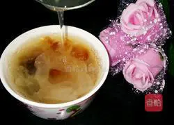 Illustration of how to make peach gum, red dates, tremella and lotus seed soup 10