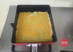 Illustration of how to make egg glutinous rice rolls 9