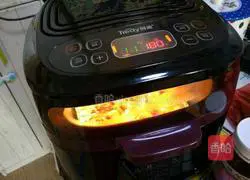 Roast pig Illustration of how to make hoof 9