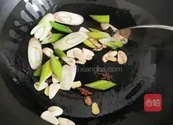 Braised red rooster Illustration of how to do it 3