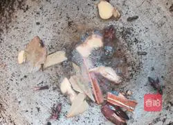 Illustration of braised pig trotters 5