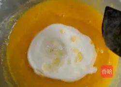 Illustration of how to make a small cream cake 4