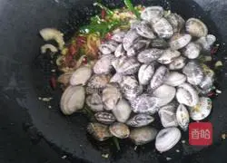 Illustration of how to make spicy stir-fried flower armor 6