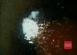 Illustration of how to make poached eggs with tomato sauce 10