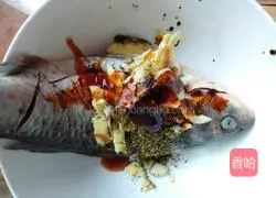 Illustration of how to make peppercorn fish 3