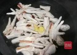 Illustration of Braised Chicken Feet 3