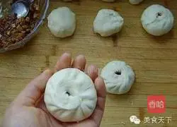 Illustration of how to make barbecued pork buns 9