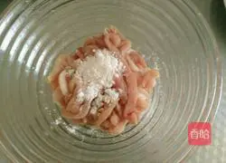 Illustration of how to make authentic Northeastern spicy shredded pork 3