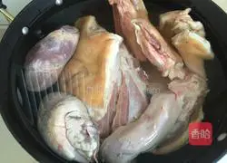 Illustration of how to make braised pork 2