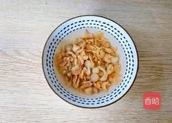 Illustration of how to make stir-fried broccoli with scallops and shrimps 2