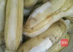 Illustration of how to stir-fry razor clams 2