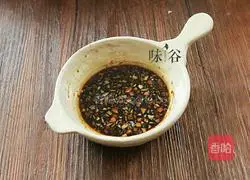 Illustration of how to make steamed scallops with vermicelli and garlic paste 7