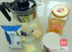 Grape Illustration of how to make custard mousse 1