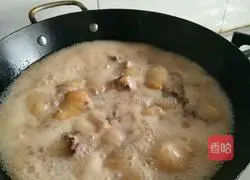 Illustration of Northeastern Chicken Stewed Mushroom Vermicelli 4