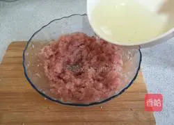 Illustration of how to make fish balls in clear soup 4