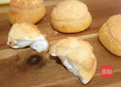 Illustration of how to make meringue cream puffs 17