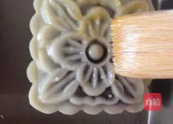 Illustrated recipe for Cantonese-style bean paste and egg yolk mooncake 15