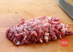 Illustration of how to make fried pork with garlic moss 1