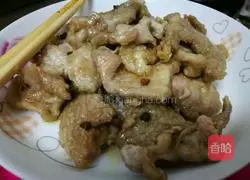 Illustration of how to make pork in pot with dried plums and vegetables 5