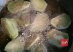 Illustration of the improved version of Di San Xian 3