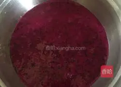 Illustration of how to make dragon fruit yogurt mousse cake 3