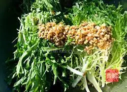 Illustration of how to make cold bitter chrysanthemum 5