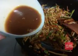 Illustration of how to make fish-flavored shredded pork (less meat version) 19