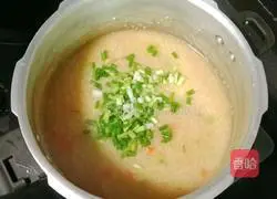 Illustration of how to make shrimp and vegetable porridge 15