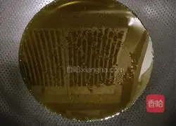 Illustration of how to make spicy crayfish with shrimp and eggs 4