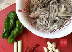 Illustration of how to fry squid tentacles 1