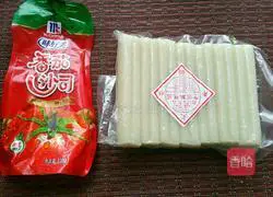 Illustration of how to make fried rice cakes with tomato sauce 1