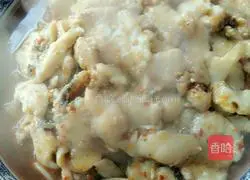 Illustration of how to make spicy boiled fish 15