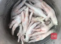 Fruit creative dishes- Illustration of how to make fresh orange chicken feet 2