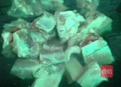 Illustration of how to make steamed pork ribs with potato flour 2