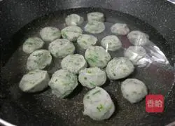 Illustration of how to make shepherd's purse and shrimp balls 13