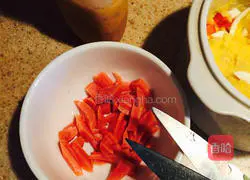 Illustration of how to make simple potato salad balls 7