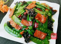 Illustration of how to make fried snow peas with bacon 13