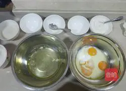 Illustration of how to make raisin cream cake roll 3