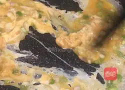 Illustration of home-style fried eggs with chopped green onions 6