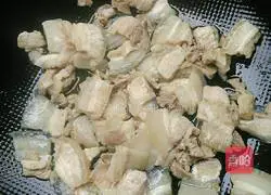 Illustration of twice-cooked pork with garlic sprouts 8