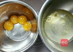 Illustration of how to make dragon fruit cream cake roll 2