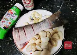 Illustration of how to make grass carp and roasted taro 1