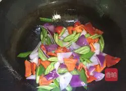 Illustration of how to make spicy squid flowers 6