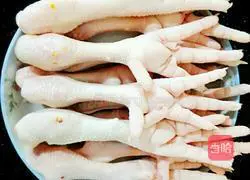 Illustration of how to make secret pickled pepper chicken feet 1