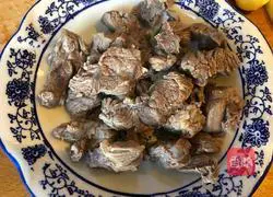 Illustration of how to make tomato, potato and beef brisket 6