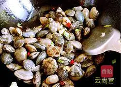 Illustration of how to make spicy ginger and scallion pancake 5