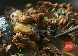 Illustration of how to make beer duck 8