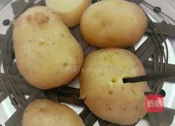 Illustration of how to make fried mashed potatoes 3